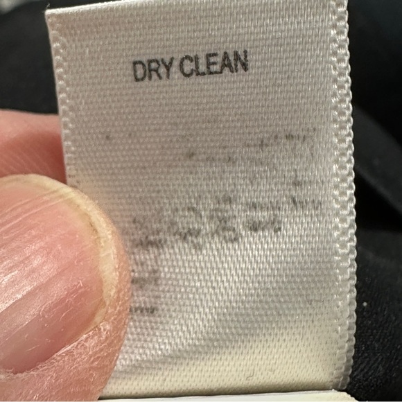 Banana Republic Stretch skirt, size 6, black scuba-type material, cotton blend - Picture 6 of 9